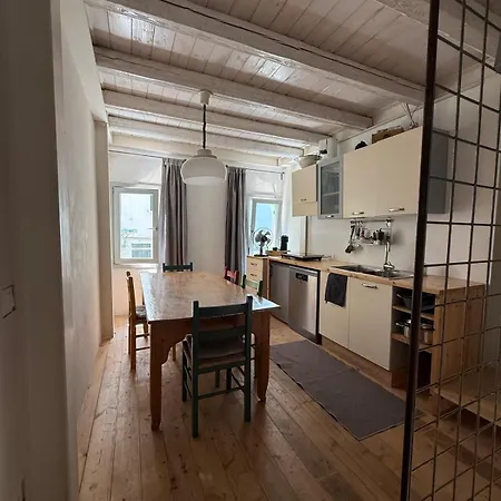 Venetian Tower House - 200m From - 2br